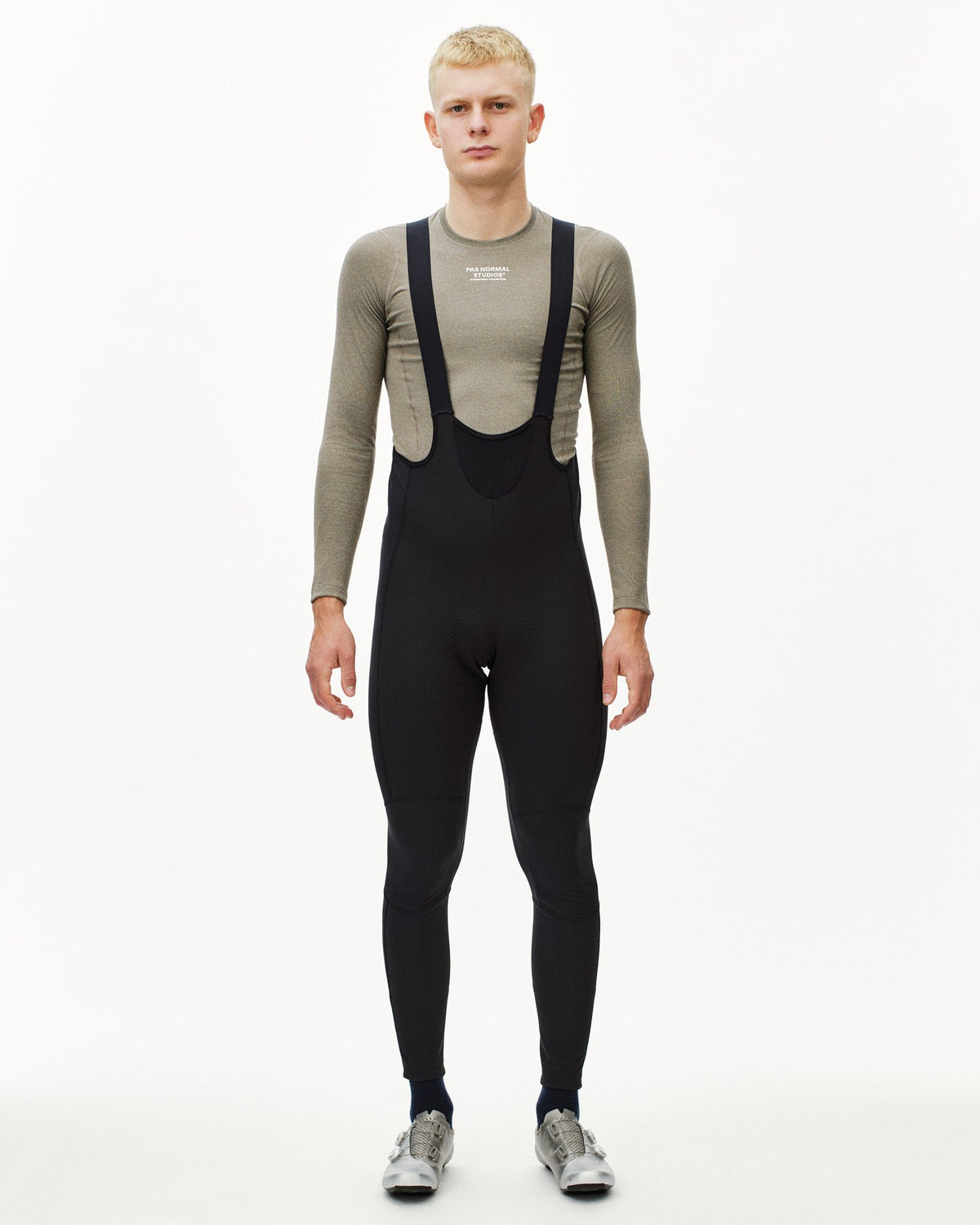 Culotte largo Pas Normal Studios Mechanism Deep Winter en Black, llevado por el modelo, vista frontal #Color_Black