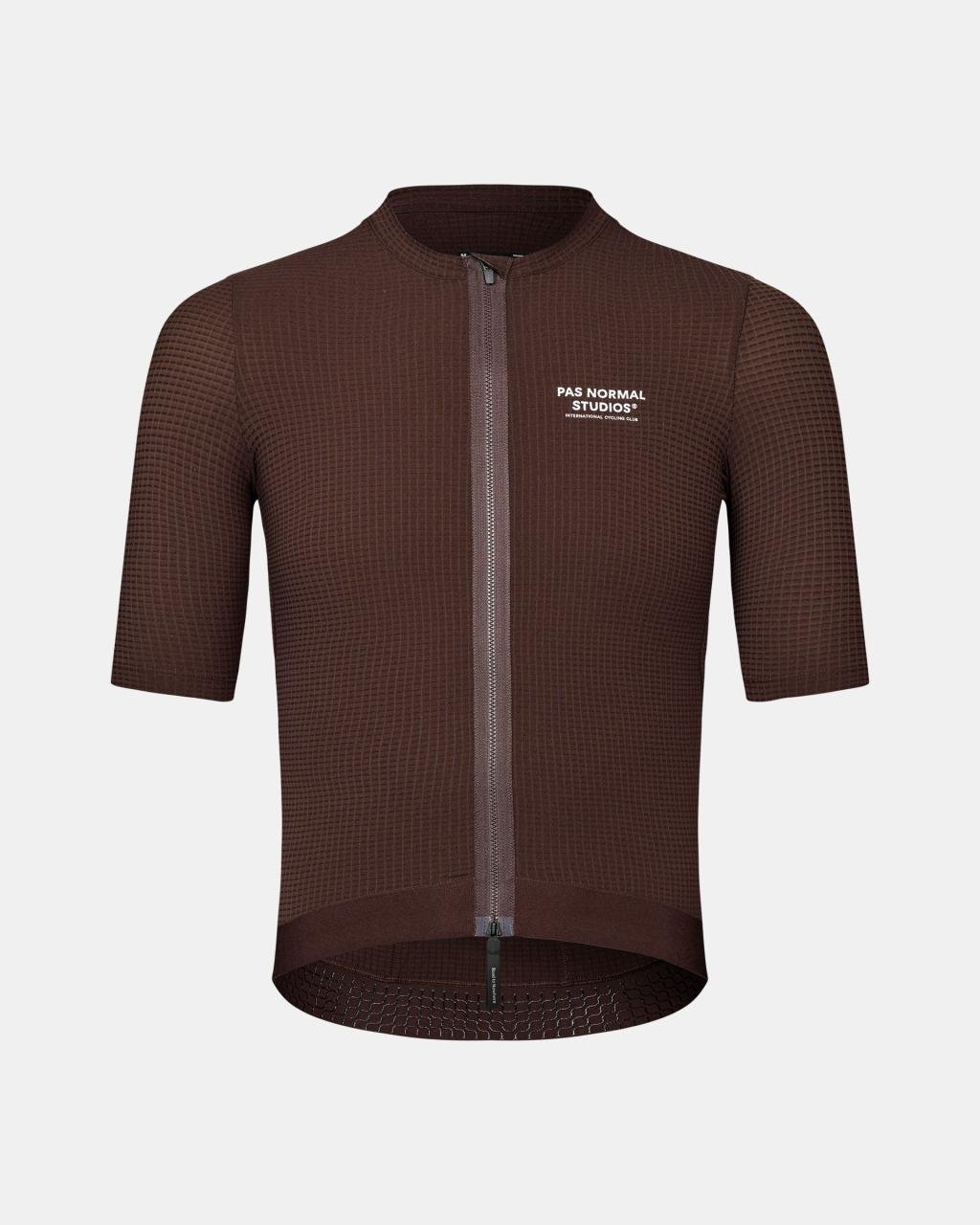 Maillot Corto Pas Normal Studios Escapism en Dark Red, producto plano sobre fondo #Color_Dark Red