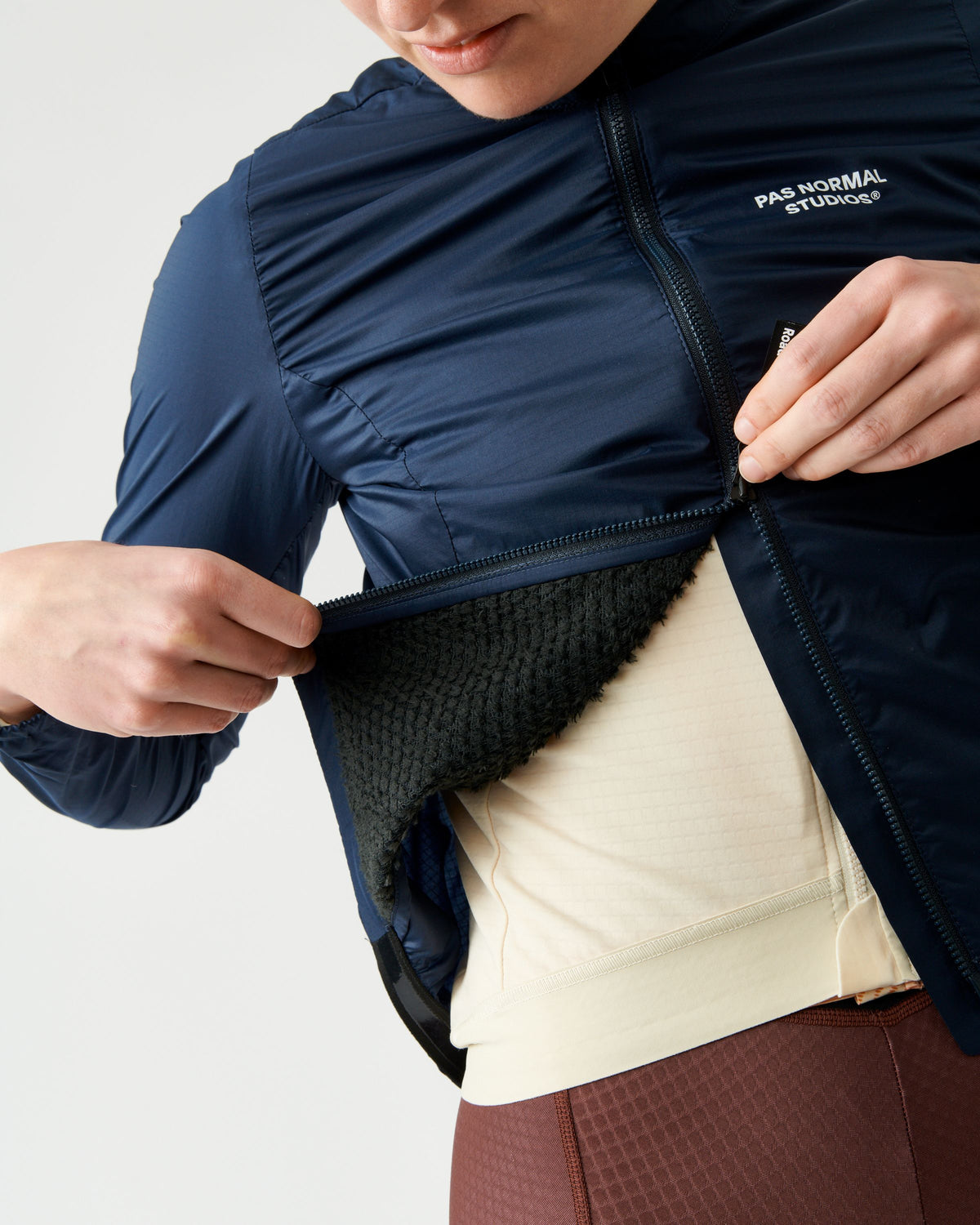 Chaqueta Essential Insulated mujer Navy, detalle de paneles #Color_Navy