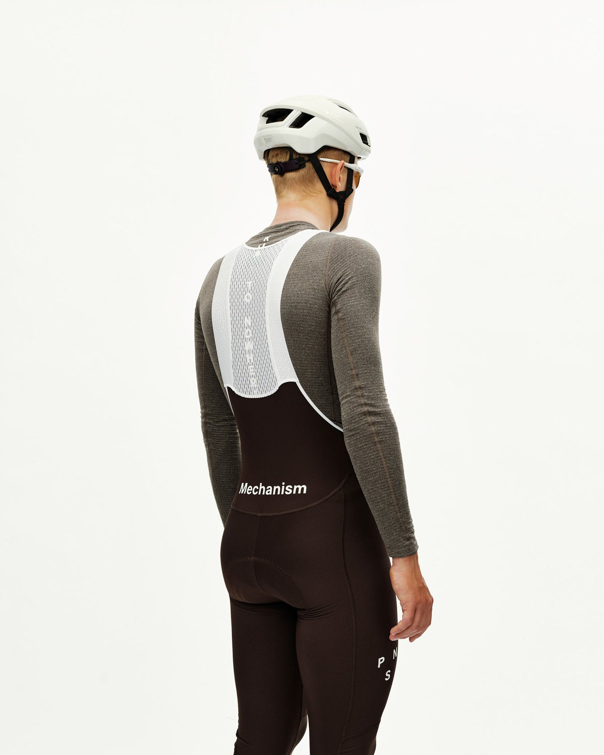 Culotte largo Pas Normal Studios Mechanism Thermal en Dark Coffee, llevado por el modelo, vista trasera #Color_Dark Coffee