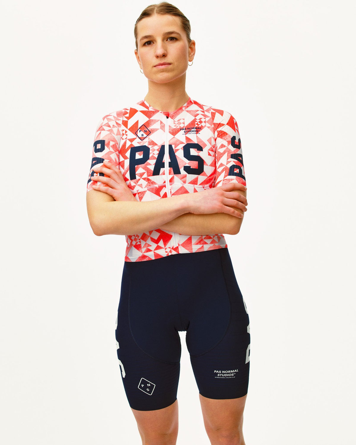 Maillot Mujer Pas Normal Studios PAS Mechanism Pro en PAS Origami, sobre ciclista #Color_PAS Origami