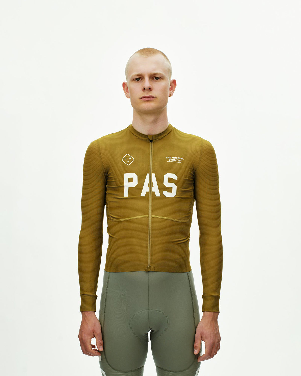 Maillot largo Pas Normal Studios PAS Mechanism Pro en Khaki Green, sobre el ciclista #Color_Khaki Green