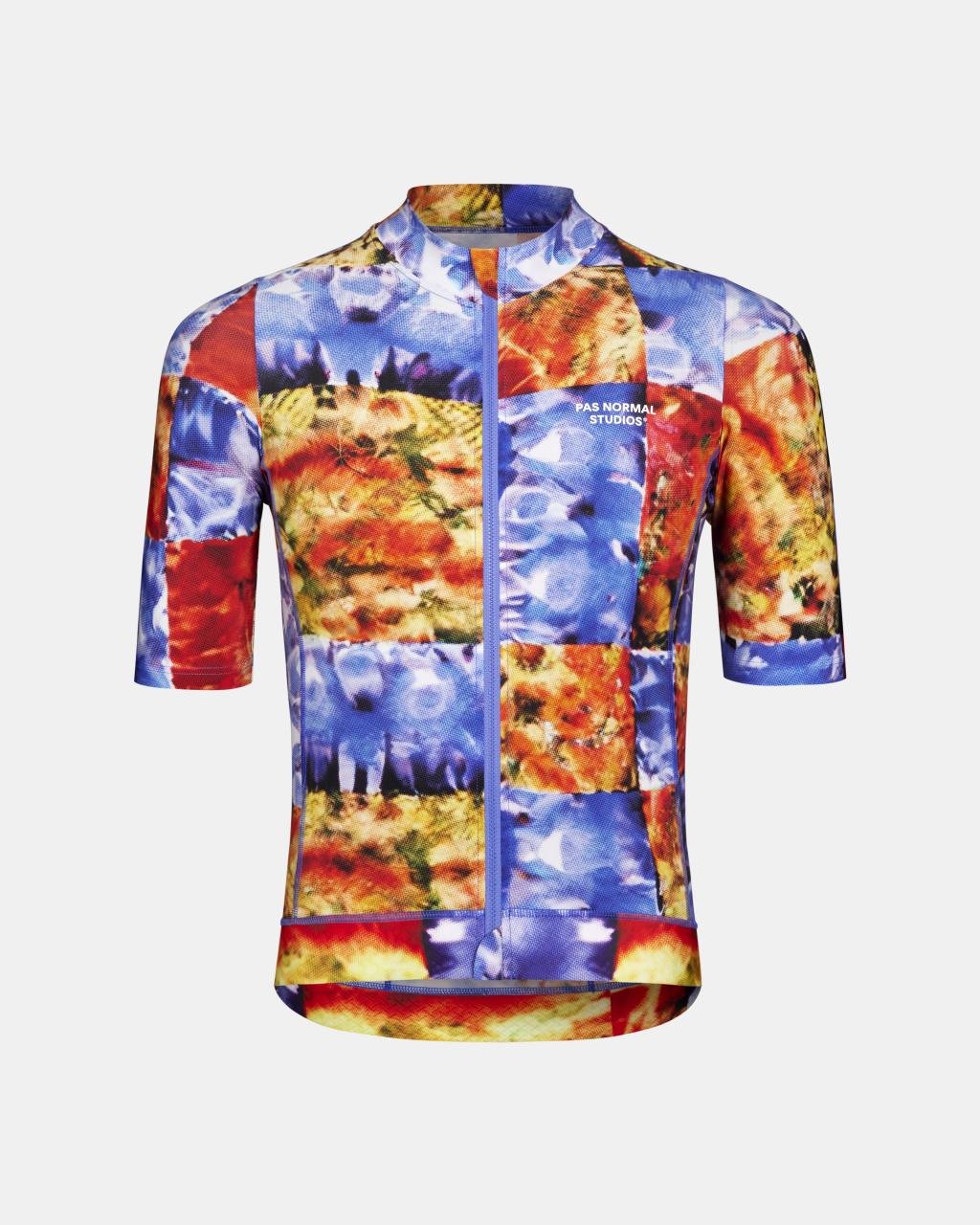 Maillot Corto Pas Normal Studios Essential en Kaleidoscope Multi, producto plano sobre fondo #Color_Kaleidoscope Multi