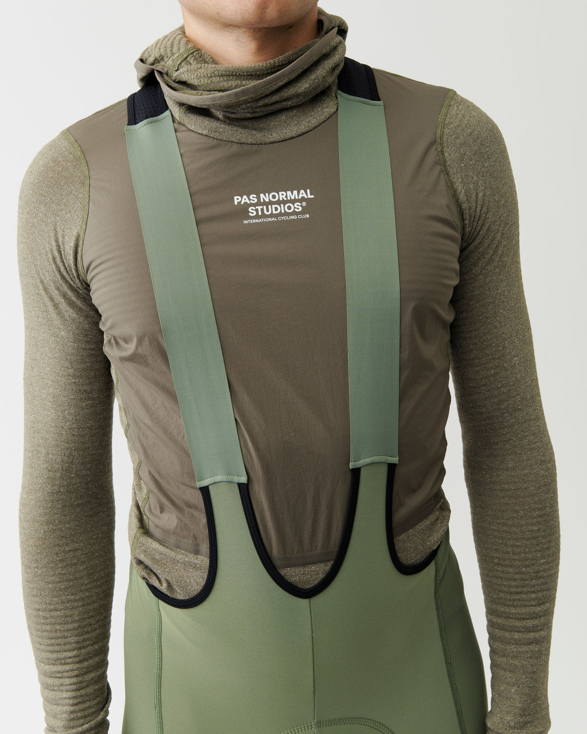 Dark Stone thermal hooded windproof base layer on model, front view with green chest panel and suspender straps #Color_Dark Stone