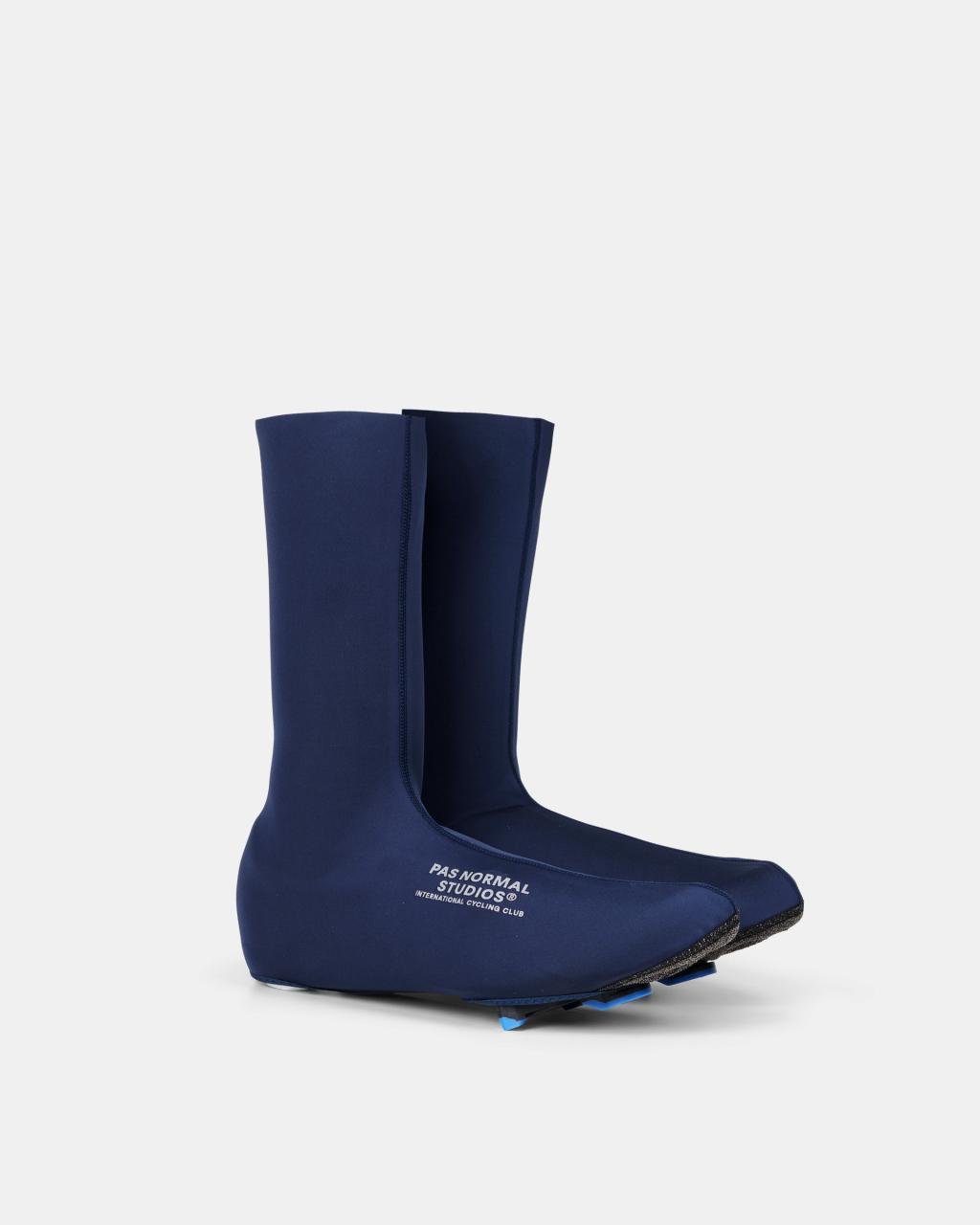 Pas Normal Studios Logo Light Overshoes Navy, vista de producto #Color_Navy