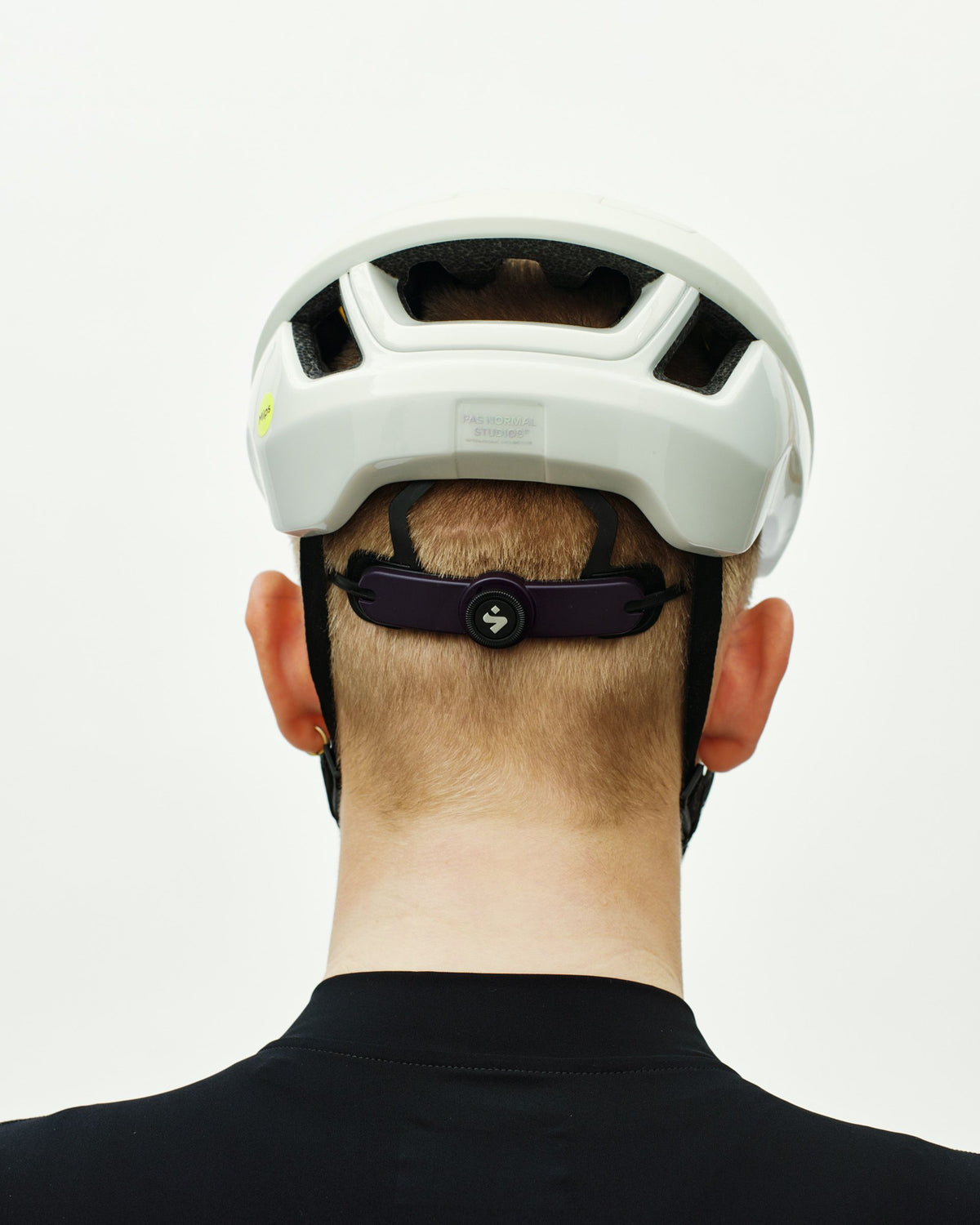 Casco Sweet Protection Falconer Aero 2Vi MIPS en Off White, sobre el ciclista, vista trasera #Color_Off White