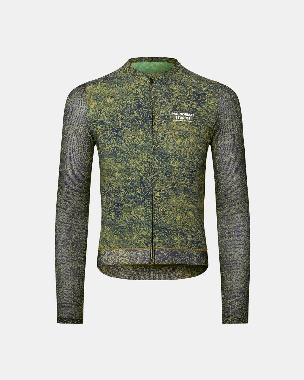 Maillot Largo Pas Normal Studios Essential Light en AOP Grain Dark Lime, producto plano sobre fondo #Color_AOP Grain Dark Lime