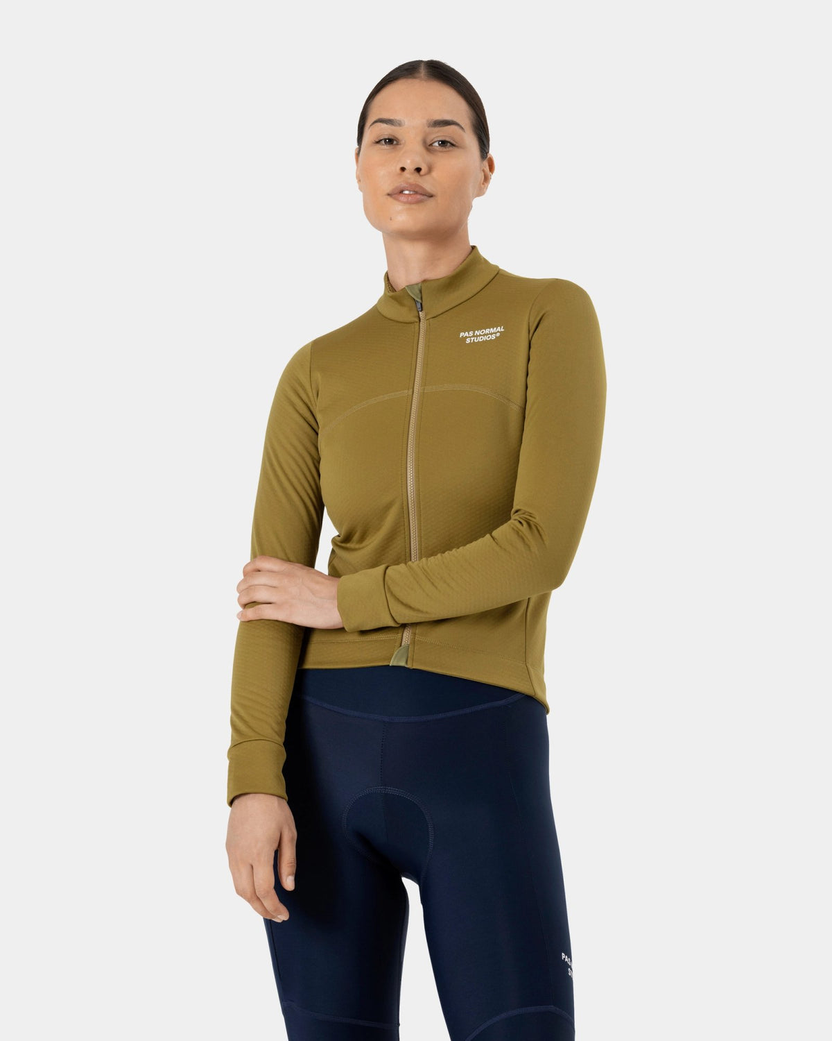 Maillot largo mujer Pas Normal Studios Essential Thermal en Green Terrain, foto de modelo frontal #Color_Green Terrain