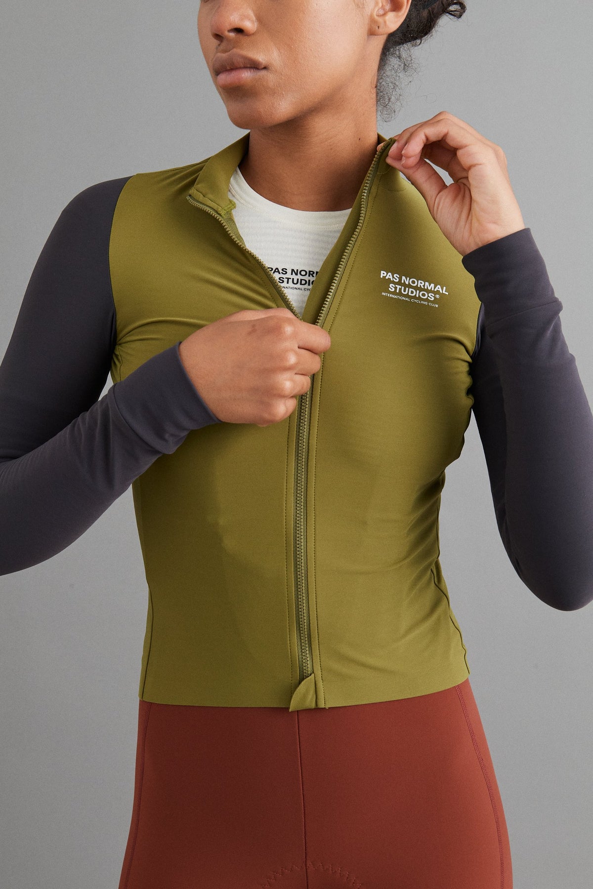 Maillot Largo Mujer Pas Normal Studios Mechanism en Deep Grey / Green, vista de detalle #Color_Deep Grey / Green