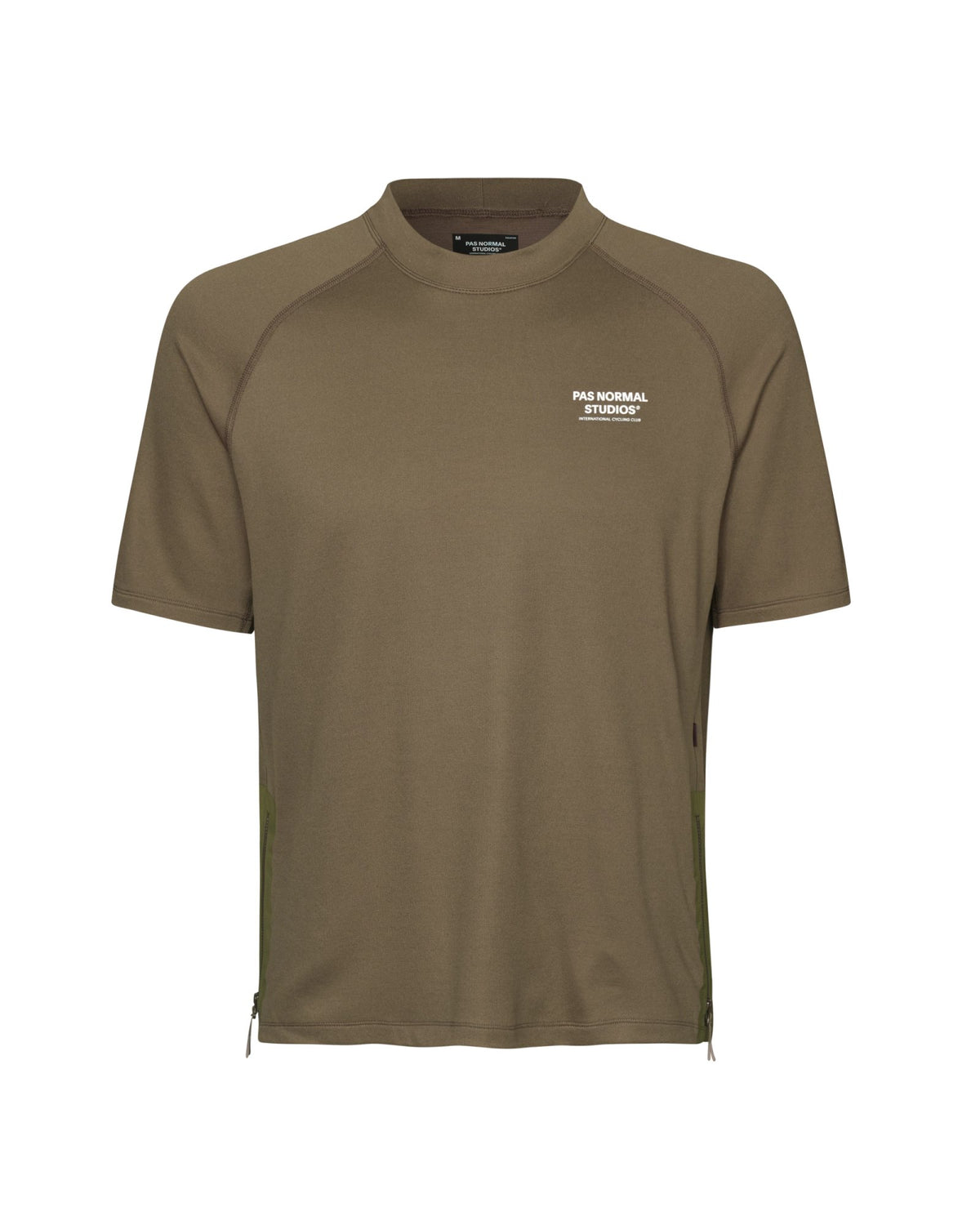 Camiseta Técnica Corta Pas Normal Studios Escapism en Earth, producto plano sobre fondo #Color_Earth
