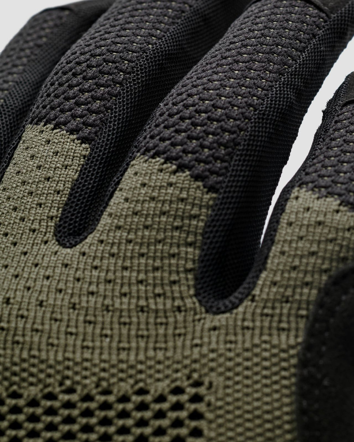 Guantes largos MAAP Alt Road Glove en Olive, vista de detalle #Color_Olive