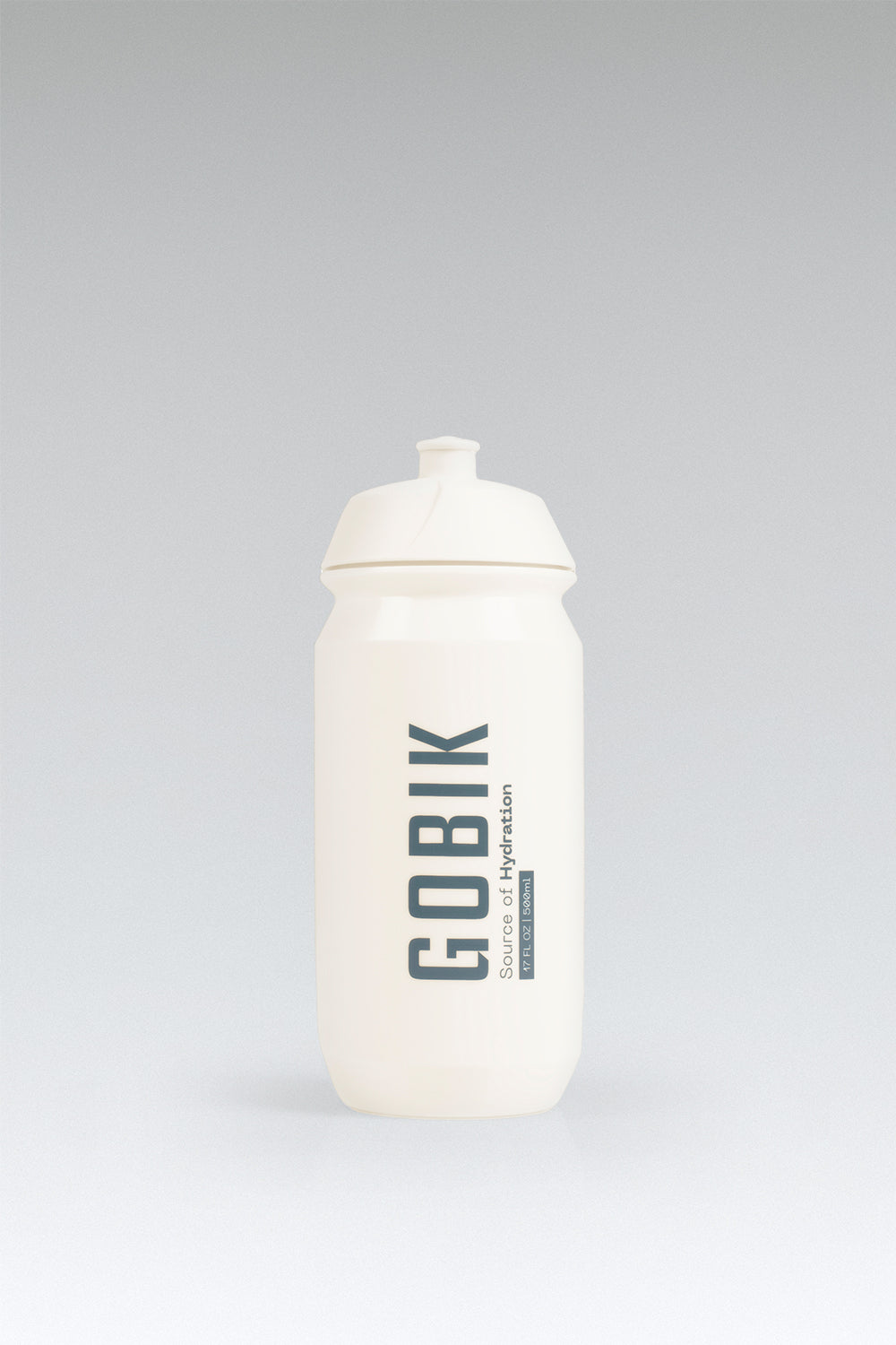 Bidón Gobik Shiva en Ivory (Bio), bodegón del bidón color crema con el logotipo GOBIK vertical #Color_Ivory (Bio)