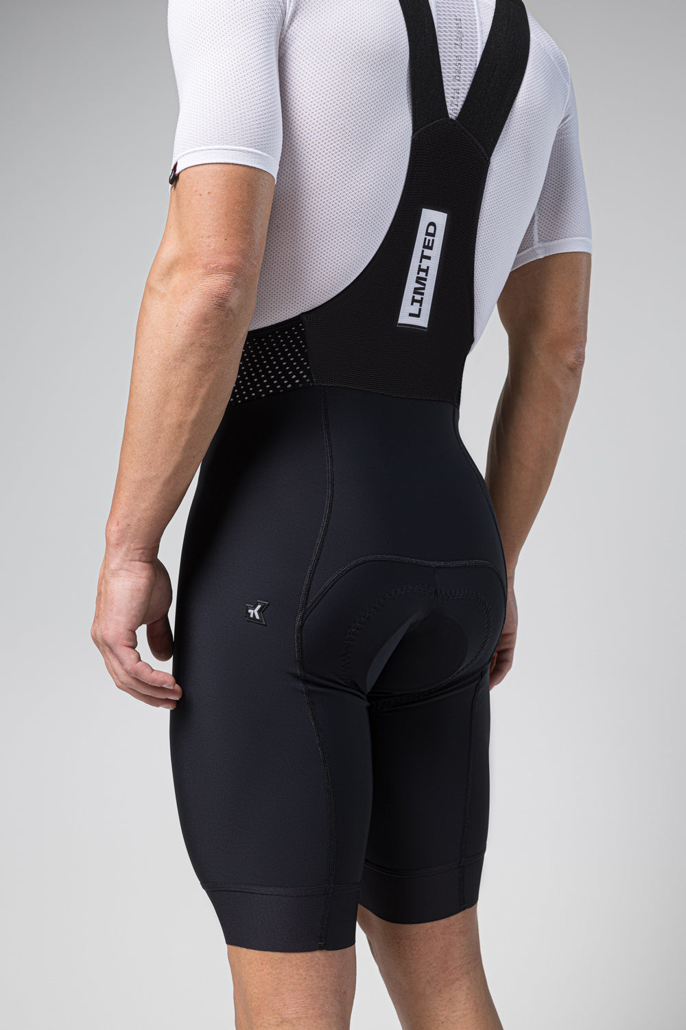 Culotte Corto Gobik Limited 6.0 en Black, vista lateral sobre modelo #Color_Black