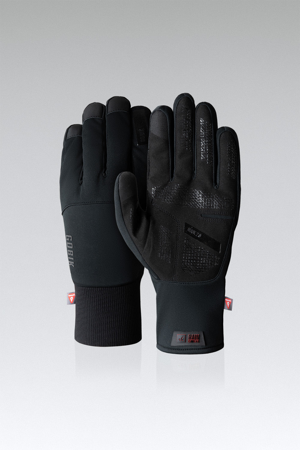 Guantes Gobik Nuuk 2.0 en True Black, bodegón del par de guantes térmicos de invierno vistos de dorso #Color_True Black