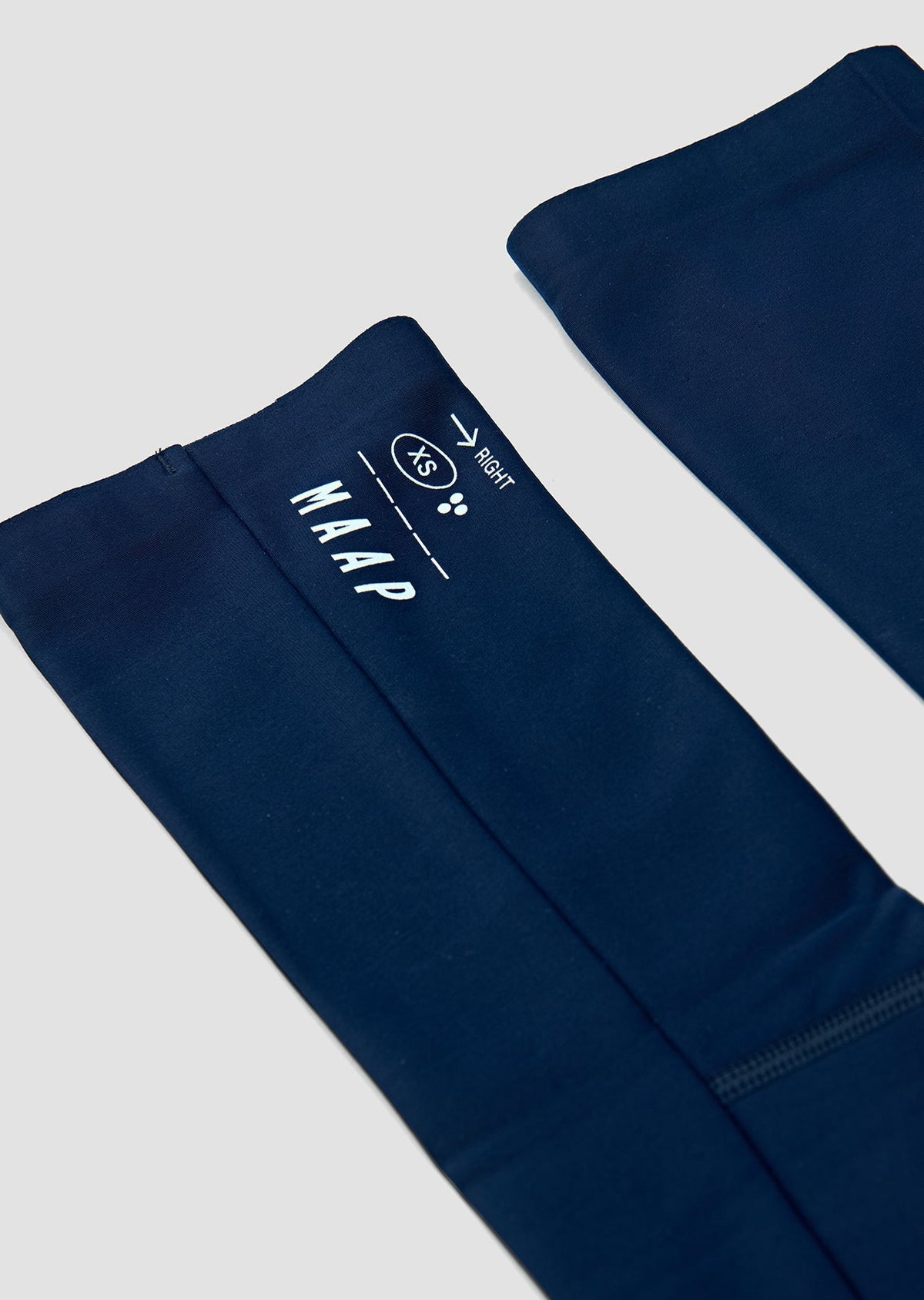 Calentadores de brazo MAAP Base Arm Warmers en Navy, vista alternativa #Color_Navy