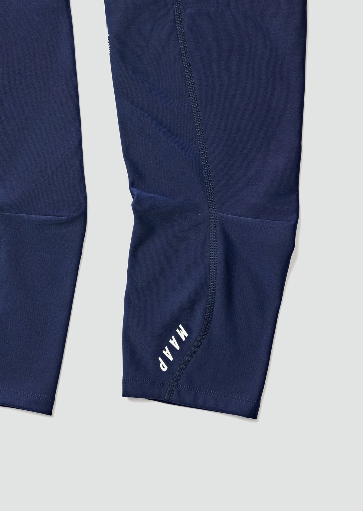 Calentadores de rodilla MAAP Base Knee Warmers en Navy, vista alternativa #Color_Navy