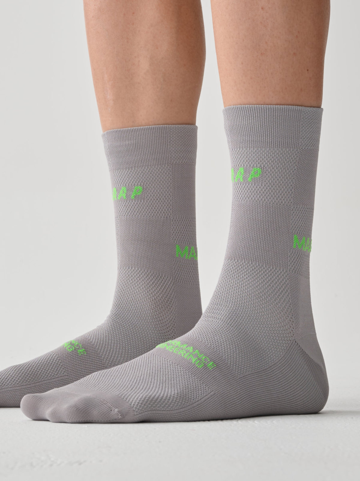 Calcetines MAAP Blur Sock en Grey, detalle del puño #Color_Grey