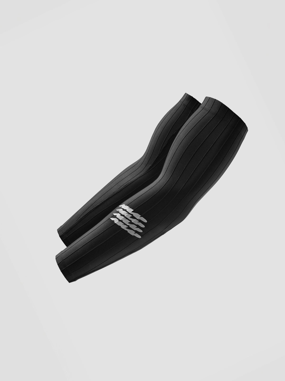 Calentadores de Brazo Maap Pro Aero Warmers en Black, puesto, foto 1 #Color_Black