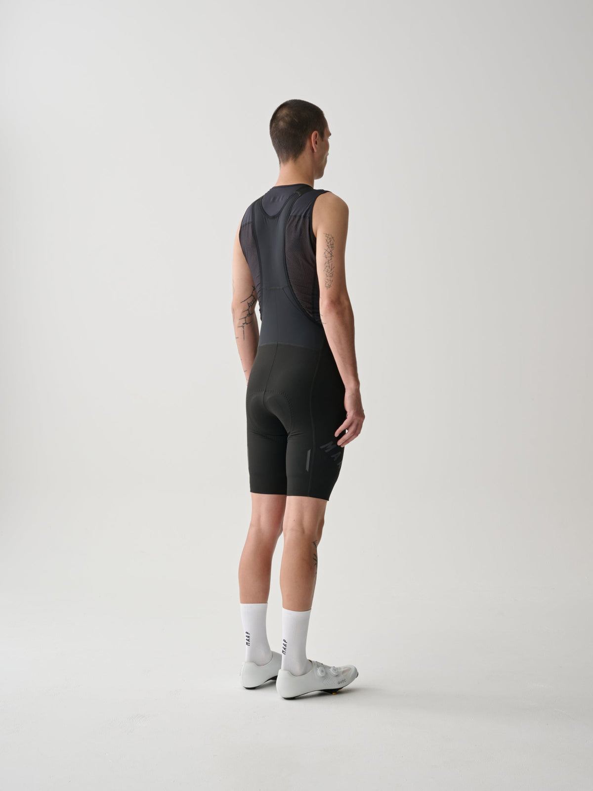 Culotte Corto Maap Aeon Bib Short en Black/Black, puesta, imagen 3 #Color_Black/Black