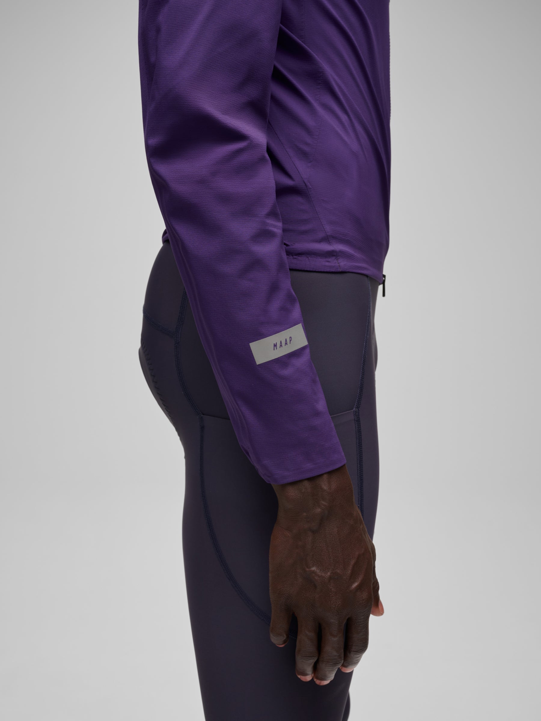 Chaqueta MAAP Pro Atmos Jacket en Phantom Purple, vista de detalle #Color_Phantom Purple