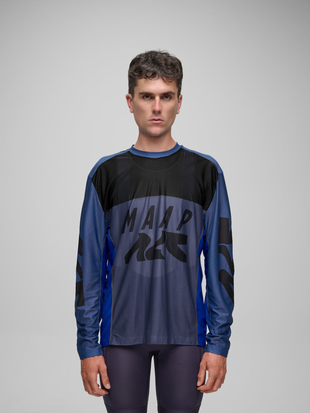 Camiseta Maap Alt Road Air Mesh LS Tee Mixed Blue frontal #Color_Mixed Blue
