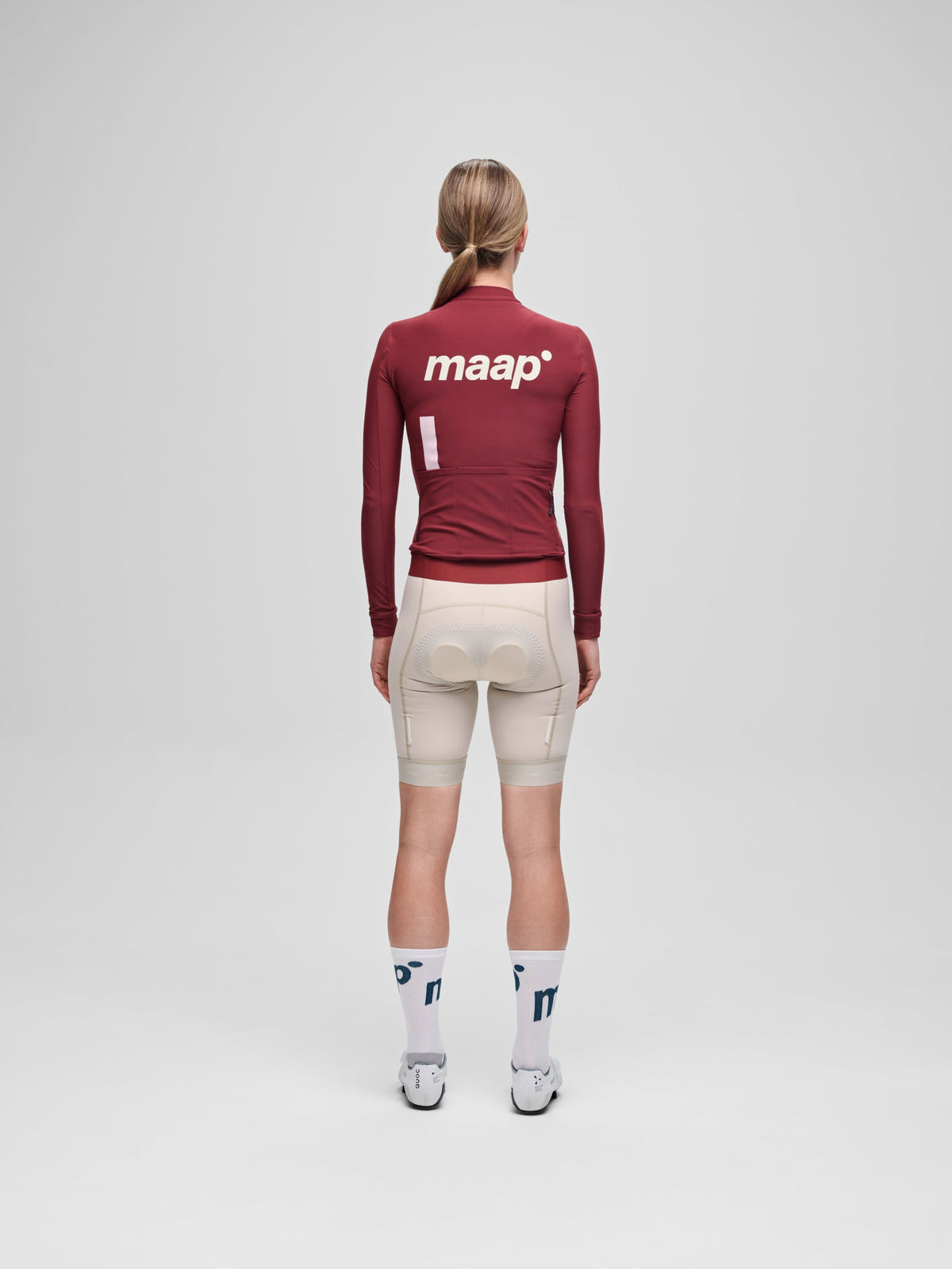 Maillot Largo Mujer Maap Training Thermal LS Jersey 2.0 en Pomegranate, modelo, vista 2 #Color_Pomegranate