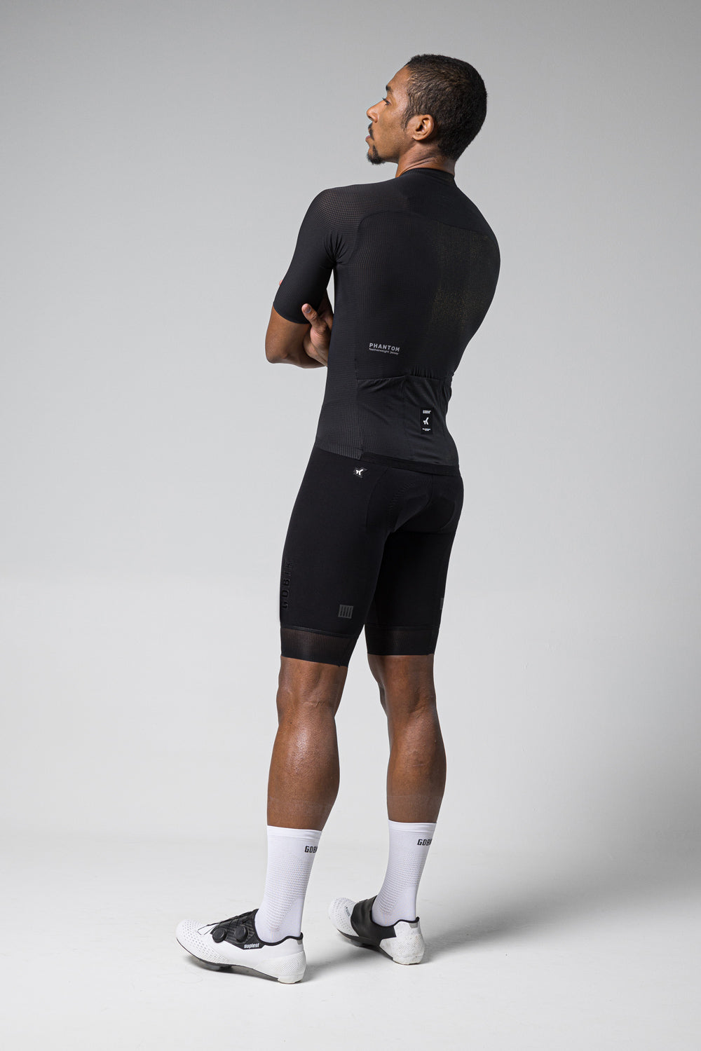 Maillot Gobik Phantom en Jet Black, vista trasera sobre modelo #Color_Jet Black