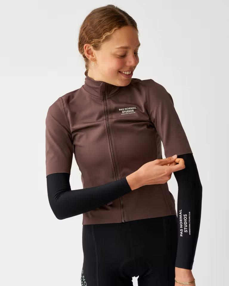 Manguitos Pas Normal Studios Logo