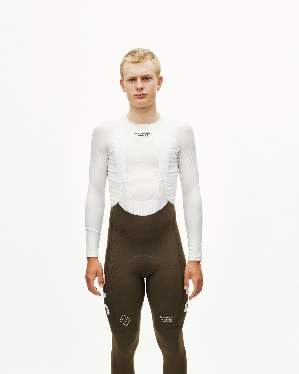 Culotte Largo Hombre Pas Normal Studios PAS Mechanism Thermal en Dark Earth, sobre el ciclista #Color_Dark Earth