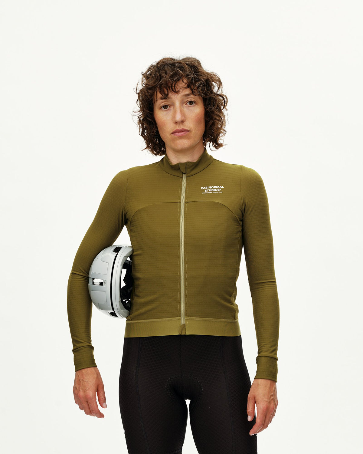 Maillot largo mujer Pas Normal Studios Essential en Khaki Green, foto de modelo frontal #Color_Khaki Green