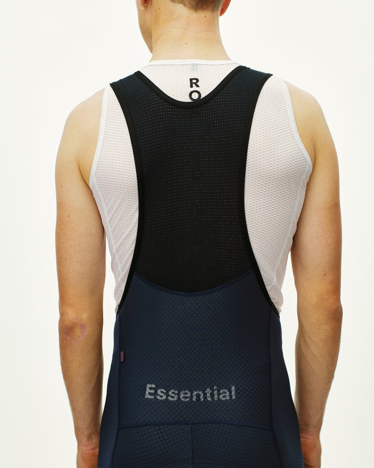 Culotte corto Pas Normal Studios Essential en Navy, llevado por el modelo, vista trasera #Color_Navy