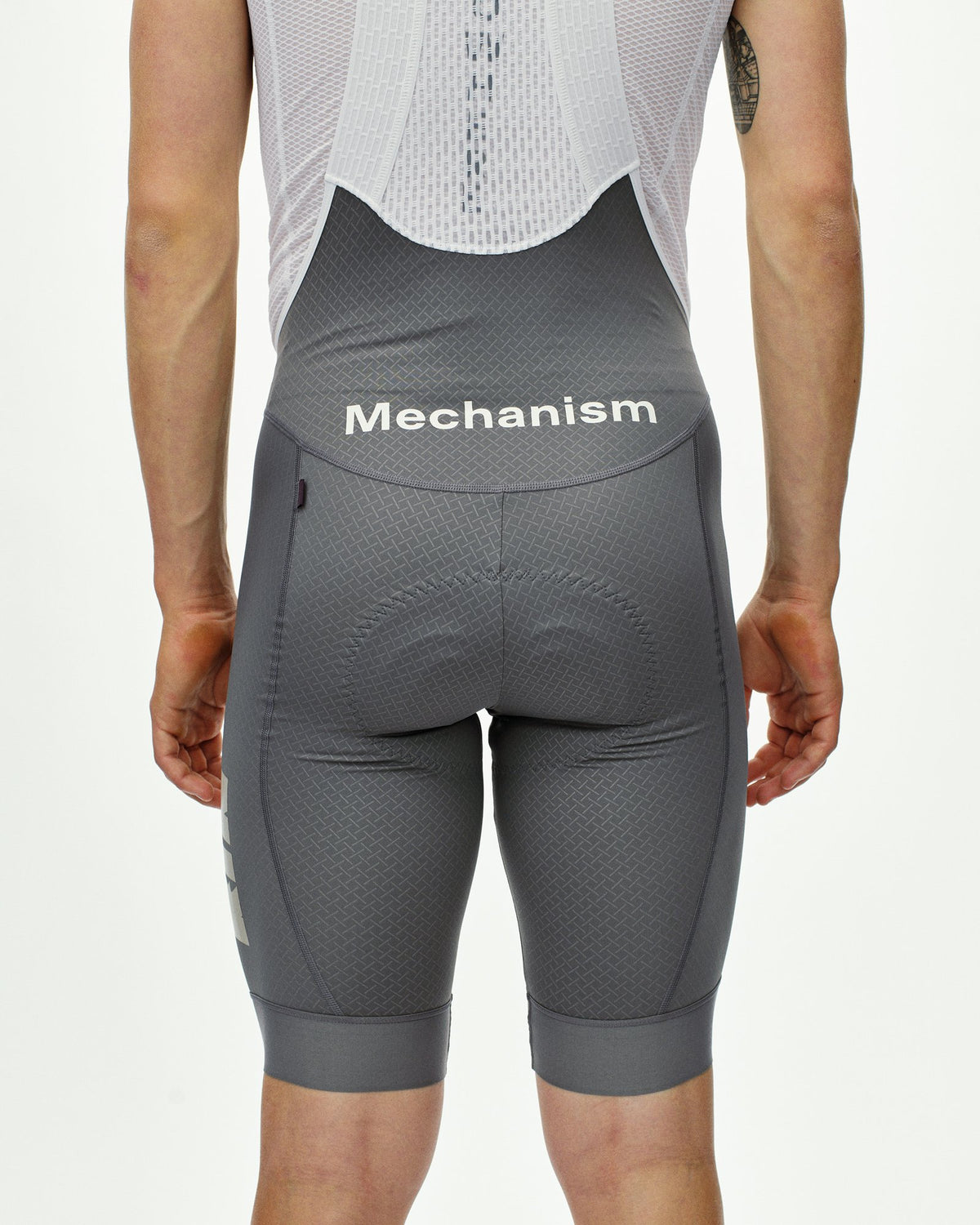 Culotte corto Pas Normal Studios Mechanism Logo en Medium Grey, llevado por el modelo, vista trasera #Color_Medium Grey
