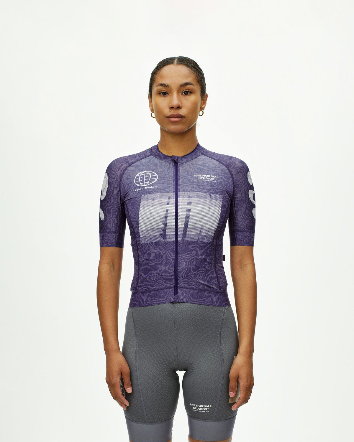 Maillot Corto Mujer Pas Normal Studios Mechanism Logo en AOP RTN Dark Purple, foto de modelo frontal #Color_AOP RTN Dark Purple