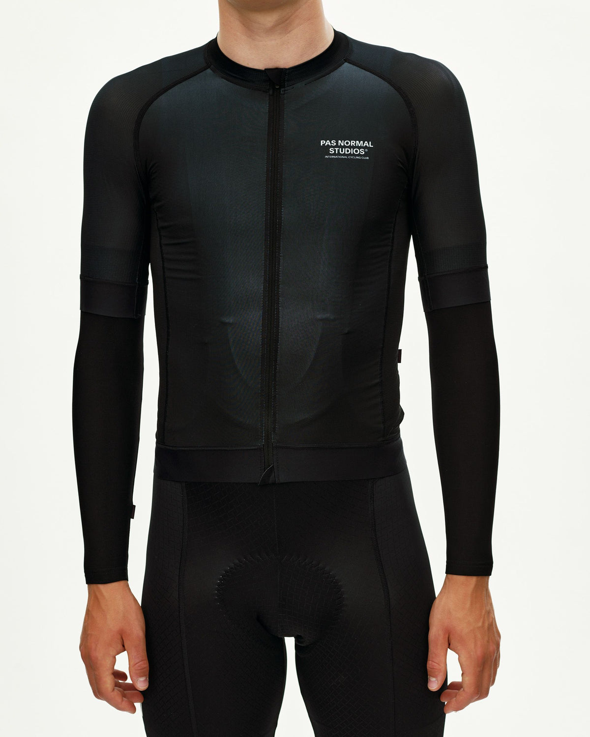 Logo Arm Warmers Black ajuste frontal #Color_Black