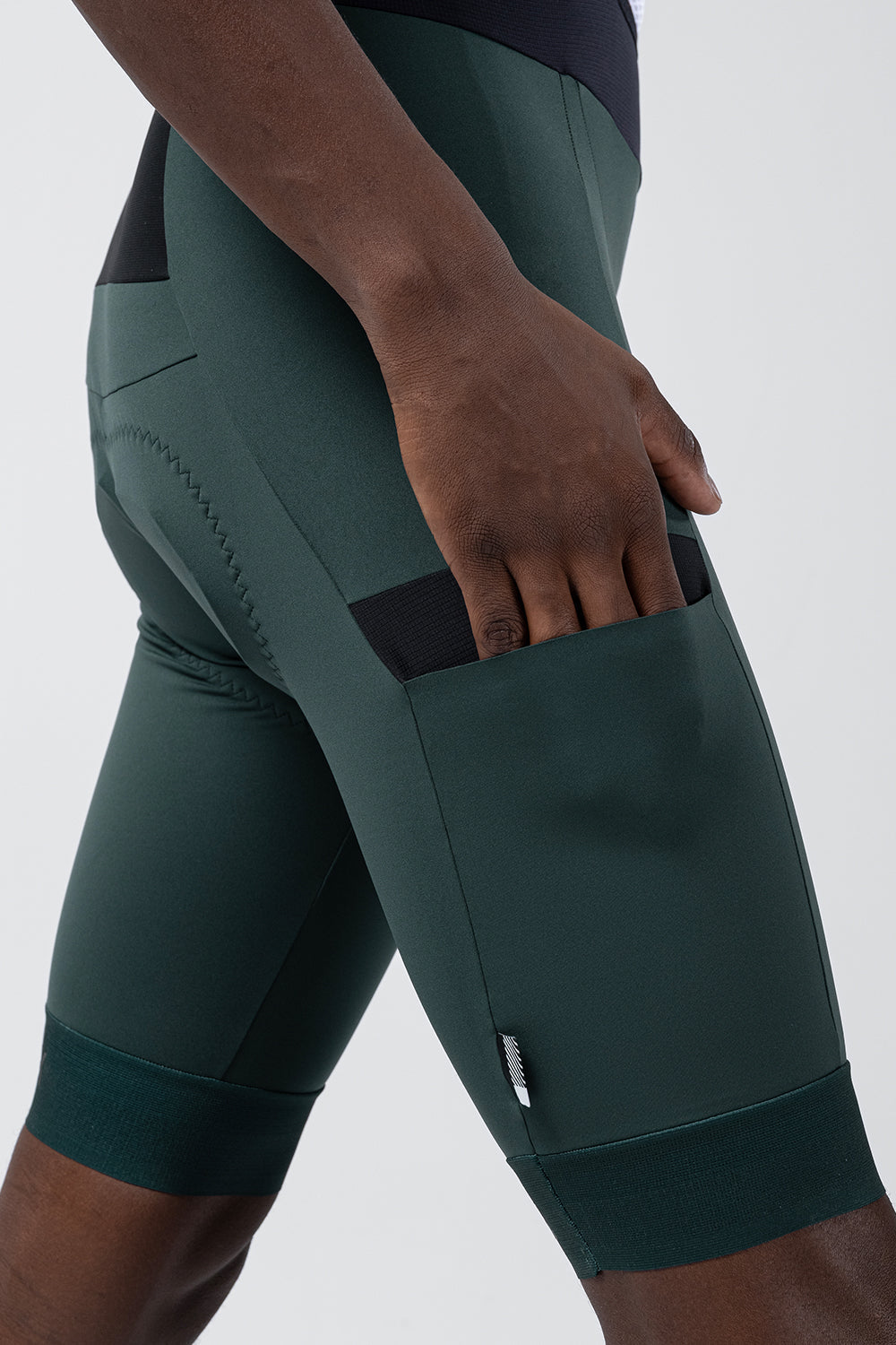 Culotte Corto Gobik Grit 3.0 en Pinewood, detalle del bolsillo lateral de la pernera #Color_Pinewood