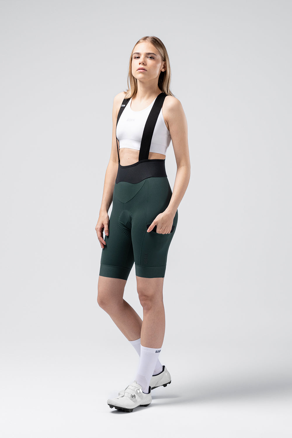 Culotte Corto Mujer Gobik Grit 3.0 en Pinewood, vista frontal sobre modelo #Color_Pinewood