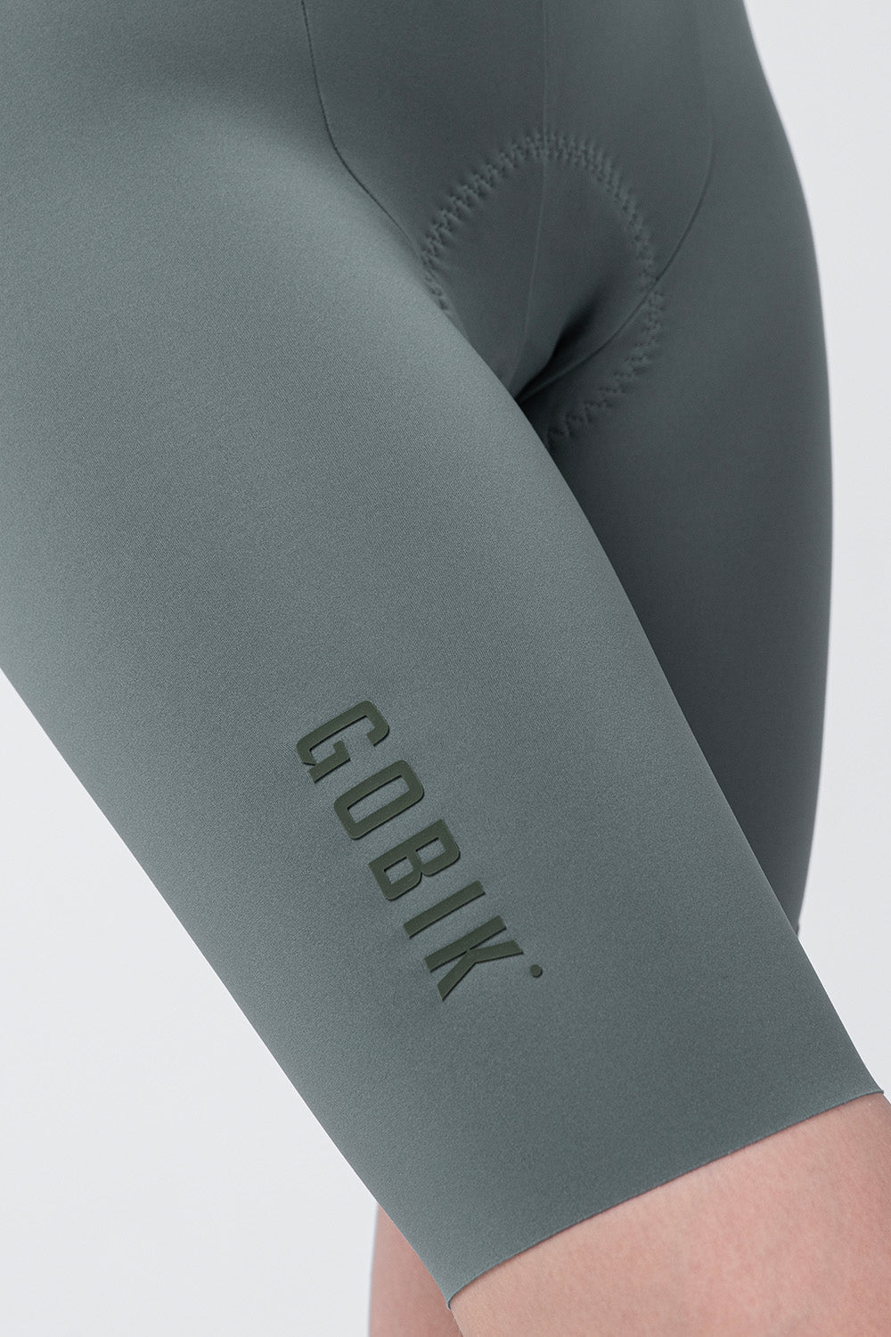 Culotte Corto Mujer Gobik X en Liberty, detalle de la pernera y el logotipo #Color_Liberty