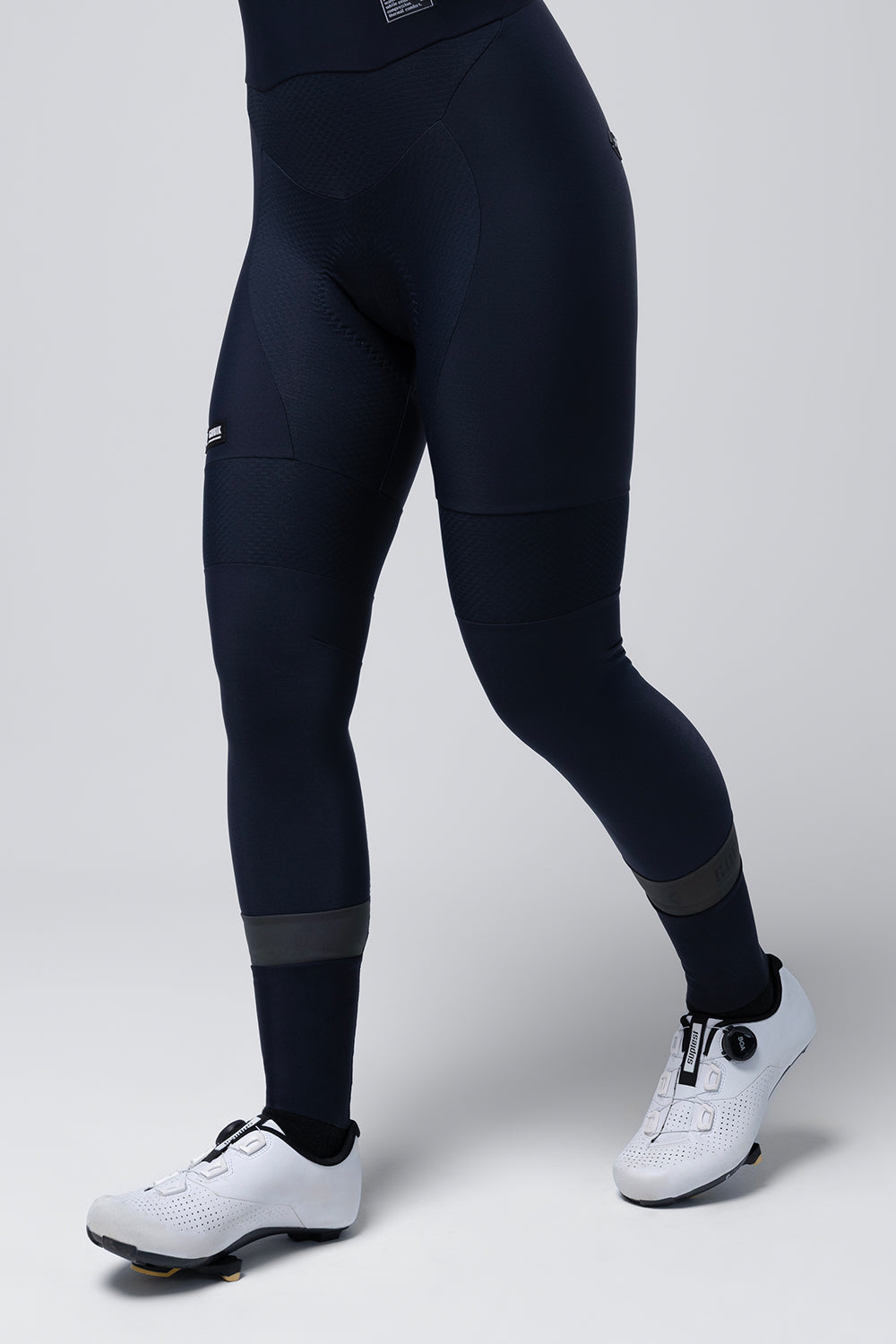 Culotte Largo Mujer Gobik Absolute 7.0 en Ultrablue, detalle de la pernera y la cadera #Color_Ultrablue