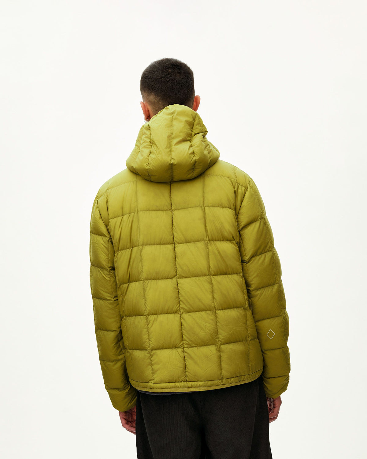 Chaqueta Pas Normal Studios Off-Race Down Liner – Dark Lime – trasera puesta