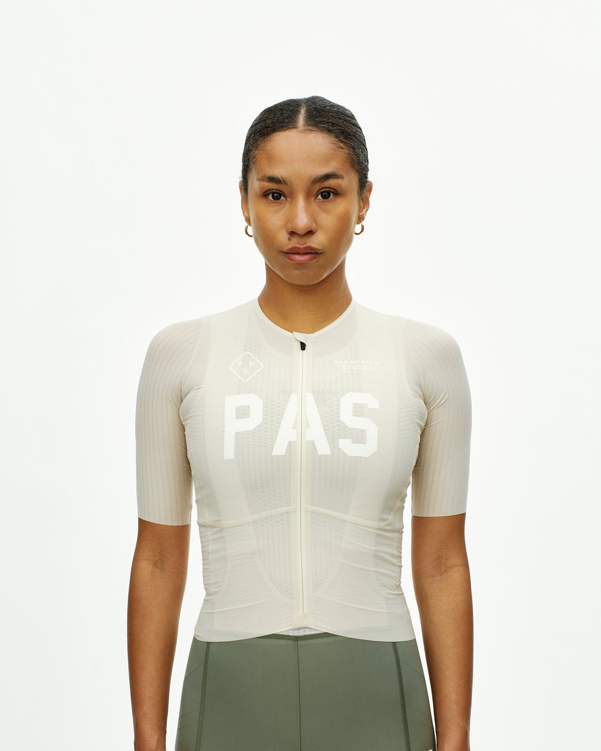 Maillot Mujer Pas Normal Studios PAS Mechanism Pro en Cream, sobre ciclista #Color_Cream