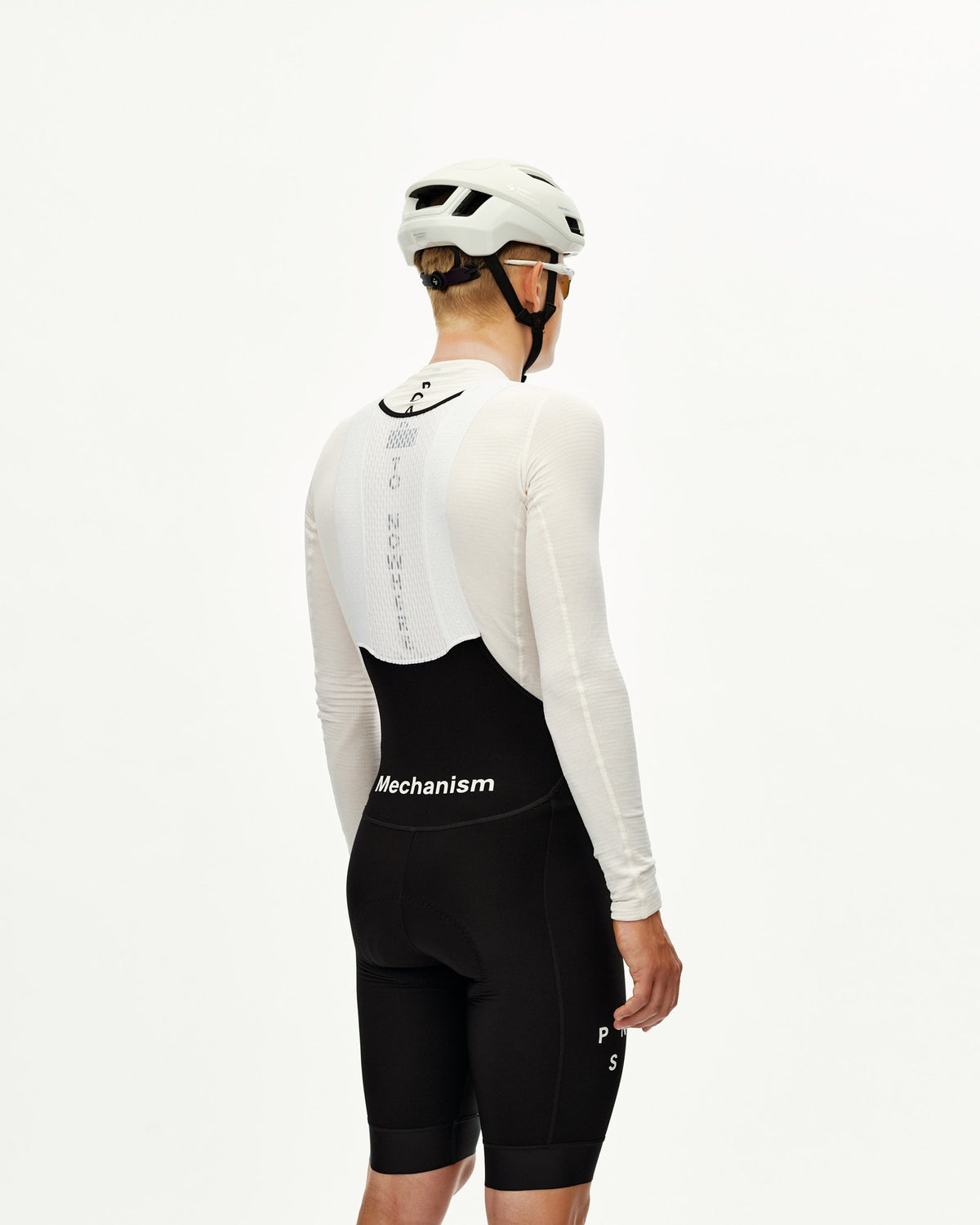 Culotte corto Pas Normal Studios Mechanism Thermal en Black, llevado por el modelo, vista trasera #Color_Black