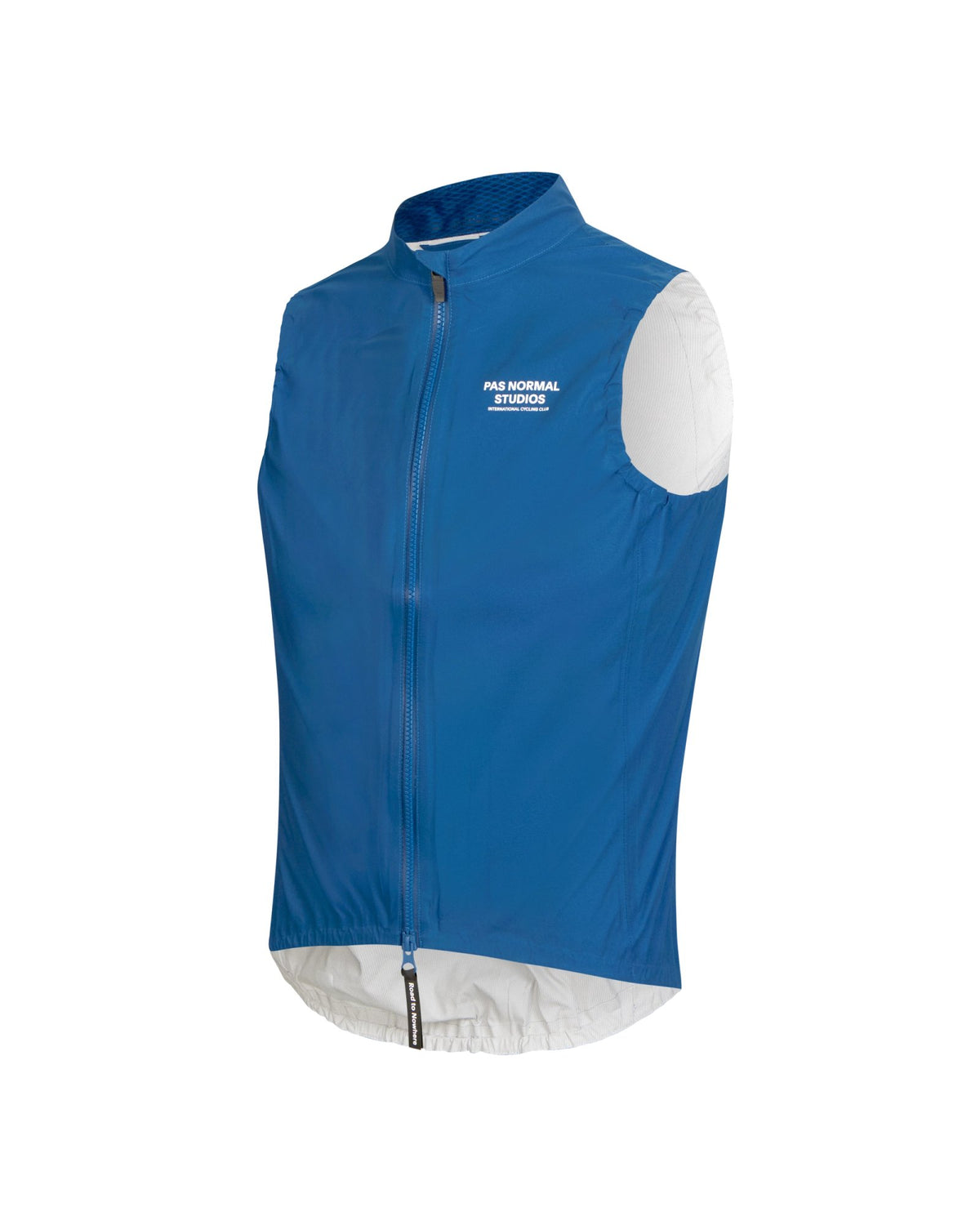 Chaleco impermeable Pas Normal Studios Mechanism Rain en Dark Blue, vista tres cuartos #Color_Dark Blue