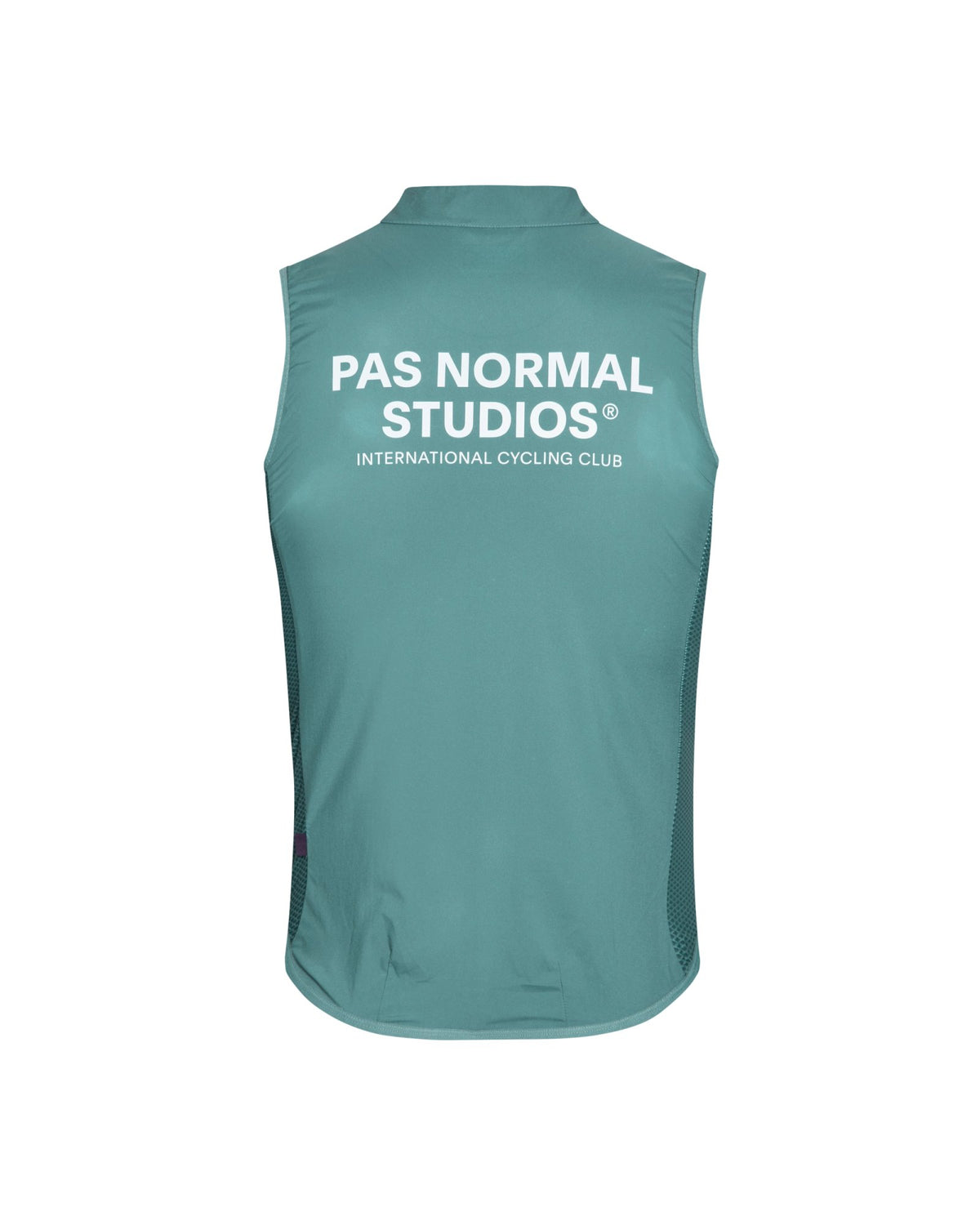 Chaleco Pas Normal Studios Mechanism Stow Away en Grey Teal, sobre modelo #Color_Grey Teal