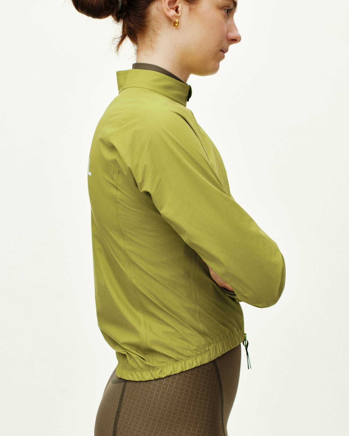 Chaqueta Mujer Pas Normal Studios Mechanism Rain, vista lateral, color Moss Green #Color_Moss Green