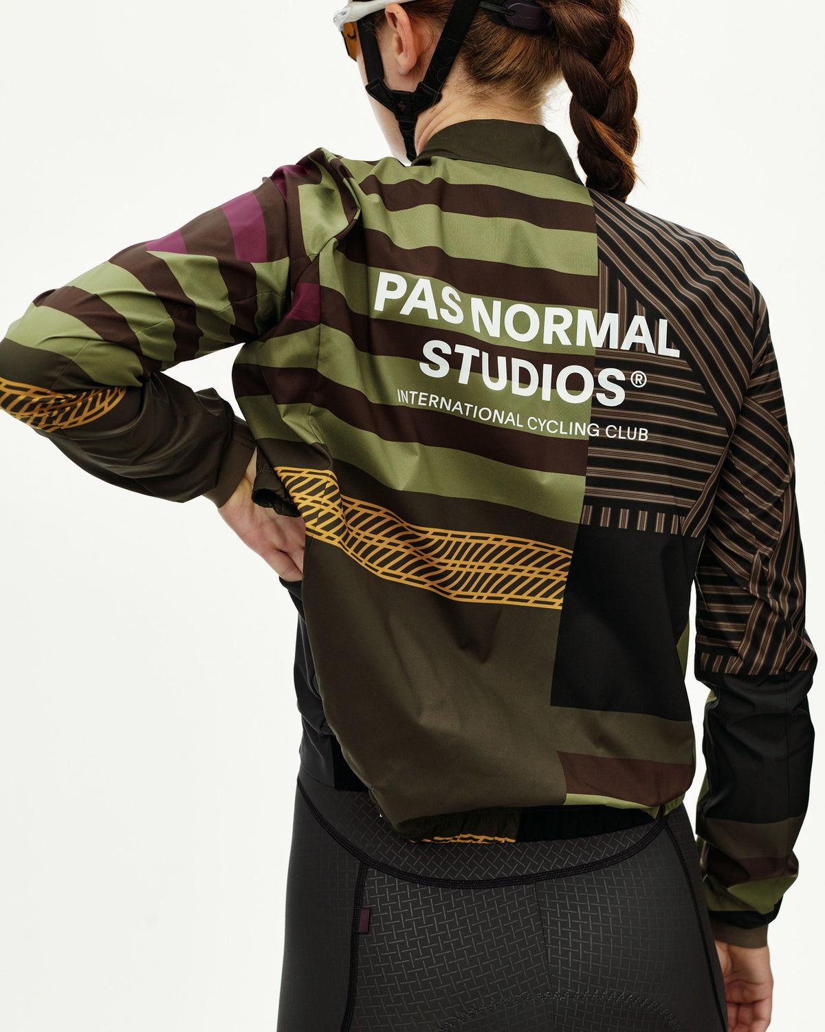 Chaqueta Mujer Pas Normal Studios Mechanism Stow Away, vista frontal, color AOP International Green #Color_AOP International Green