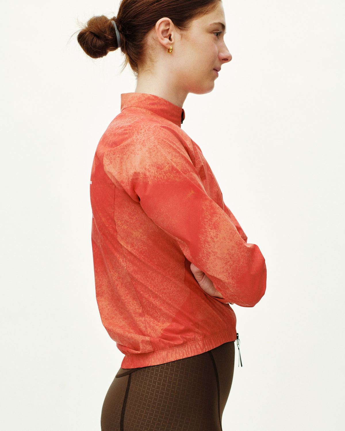Chaqueta Mujer Pas Normal Studios Mechanism Stow Away, vista lateral, color Hibiscus Orange #Color_Hibiscus Orange