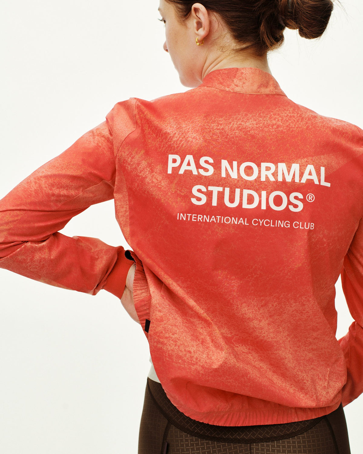 Chaqueta Mujer Pas Normal Studios Mechanism Stow Away, vista frontal, color Hibiscus Orange #Color_Hibiscus Orange