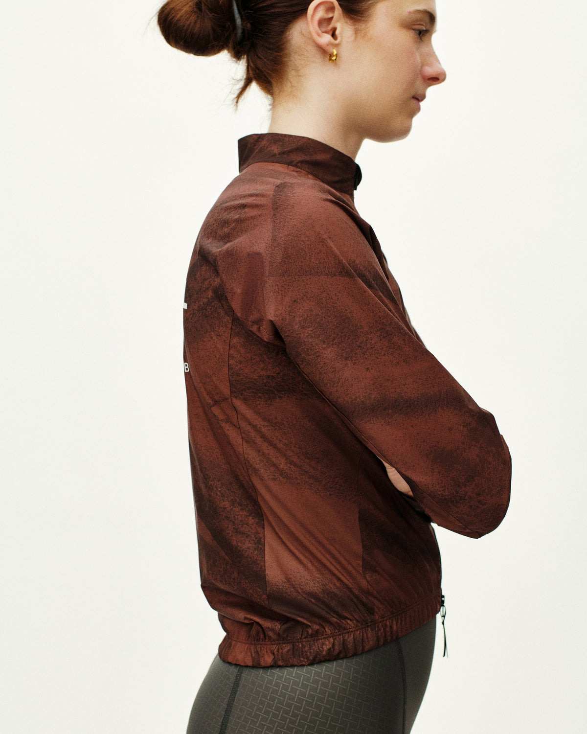 Chaqueta Mujer Pas Normal Studios Mechanism Stow Away, detalle técnico, color Light Brown #Color_Light Brown