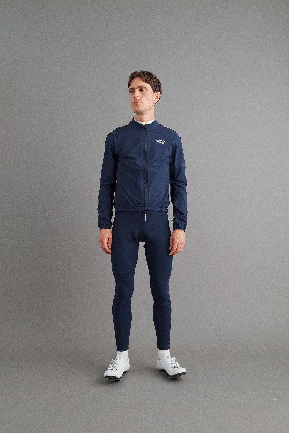 Chaqueta PNS Mechanism Pertex Rain en Navy, en uso, vista frontal #Color_Navy