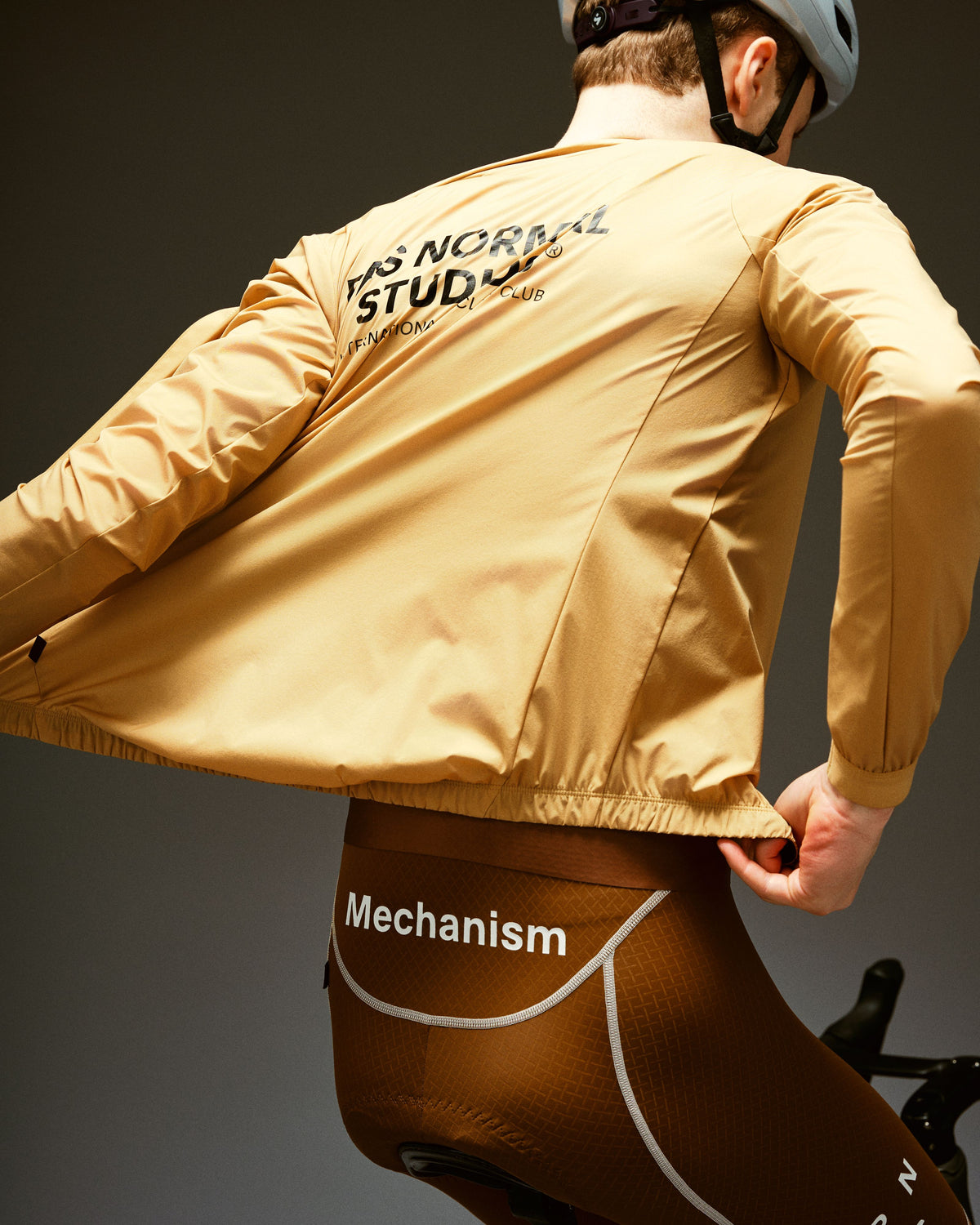 Chaqueta Pas Normal Studios Mechanism Stow Away Camel, vista 2 #Color_Camel